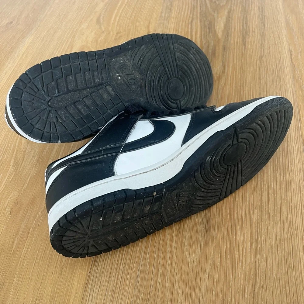 Nike 7Y Black White Low-Top Sneakers - Picture 4 of 5